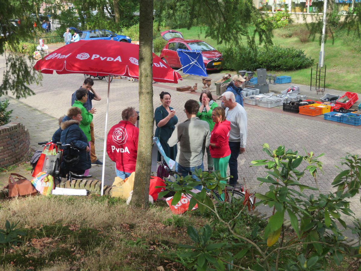pvda_staphorst's tweet photo. PvdA en GroenLinks op de IJhorstermarkt https://t.co/3x3Patg2cb