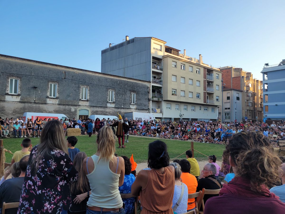 TurismeBanyoles's tweet photo. 🏰 Intensa tarda d’activitats a l’Aloja, la Fira Medieval Fantàstica #debanyoles!! 

#banyoles #turismebanyoles #aloja https://t.co/bqHbzQ2Nff