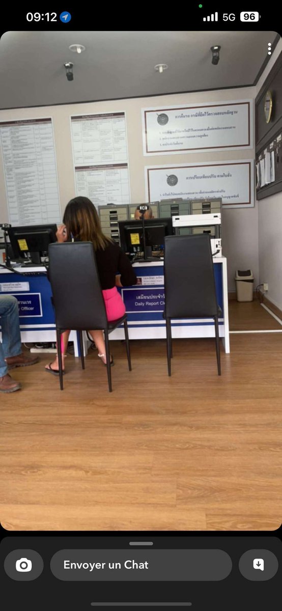 Minacoiffure's tweet photo. J’ai été placée en garde à vu et j’ai du payer une caution de 1k pour ne pas être déférée en prison en attendant d’être jugée. Tout ça sous les yeux de mon enfant.  On me fait signer des papiers que je comprends pas, aucun traducteur n’est là pour m’aider.. https://t.co/vlrQ3RrG5V