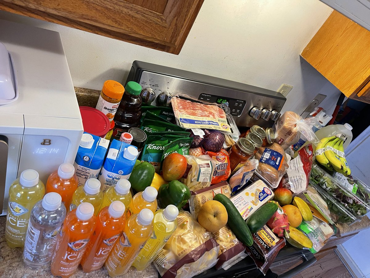 saylyn_'s tweet photo. I present to you my $201.89 worth of groceries https://t.co/bJHZFLqzCg
