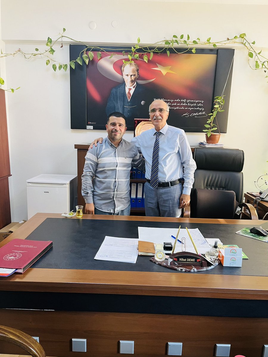 GAZİANTEP İL TARIM MÜDÜRLÜĞÜNDE MÜDÜR YARDIMCISI NİHAT DEME BEYİ MAKAMINDA ZİYARET ETTİM.GÜZEL SOHBETLERİNDEN ÖTÜRÜ,GÖSTERMİŞ OLDUKLARI İLGİ VE ALAKALARINDAN DOLAYI DEĞERLİ MÜDÜRÜME ÇOK TEŞEKKÜR EDİYORUM..