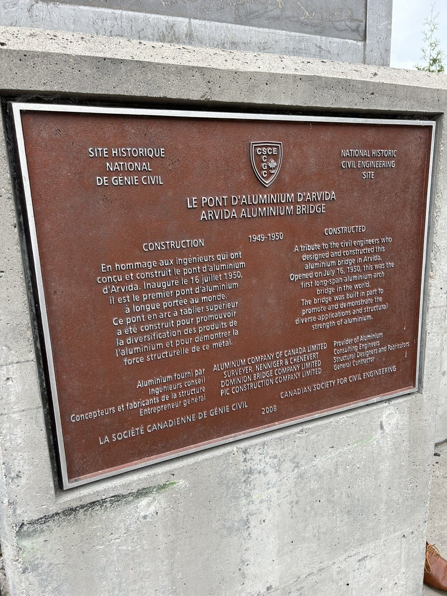 YGagnonCAQ's tweet photo. Avec le prés. de l’arr. #Jonquière, Carl Dufour, nous avons accueilli ma collègue @GGuilbaultCAQ sur notre pont d’aluminium.

Réalisé par @RioTinto (Alcan), il est unique au 🌍 et est un joyau du patrimoine d’#Arvida. 

Méconnu, il mérite notre attention prochainement. #polqc https://t.co/8OEd8mt3B1
