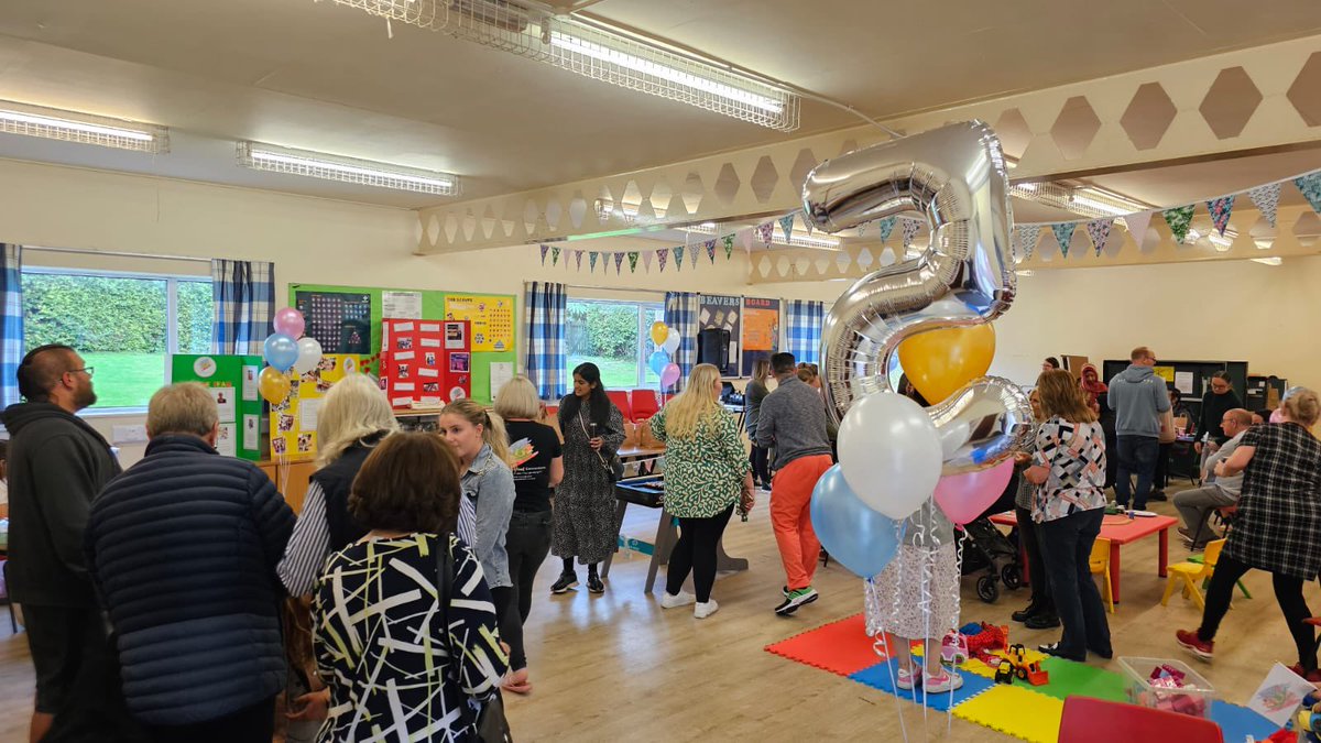 rotherhamdc's tweet photo. Happy 5th Birthday Rotherham Deaf Connections 🥳🥰
We have enjoyed seeing every single one of you, making new friends and life long connections. 
Thank you so much for your support over the last 5 years. 🥳
Onwards and upwards bringing deaf children and their families together 💚 https://t.co/Z2RqvQ8Cji