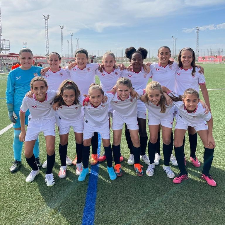 CANTERA | Las más pequeñas de <a href="/dLosada8/">David Losada Andana</a> vencieron esta mañana en un nuevo encuentro de la 3ª Andaluza Alevín masculina. 

#SevillaFCFem Alevín ⚪️🔴 9-2 CD Mosquito

⚽️ Alba (2), Claudia (2), Manzano (2), Morilla (2) y Elvira. 💪

#CanteraSevillaFC