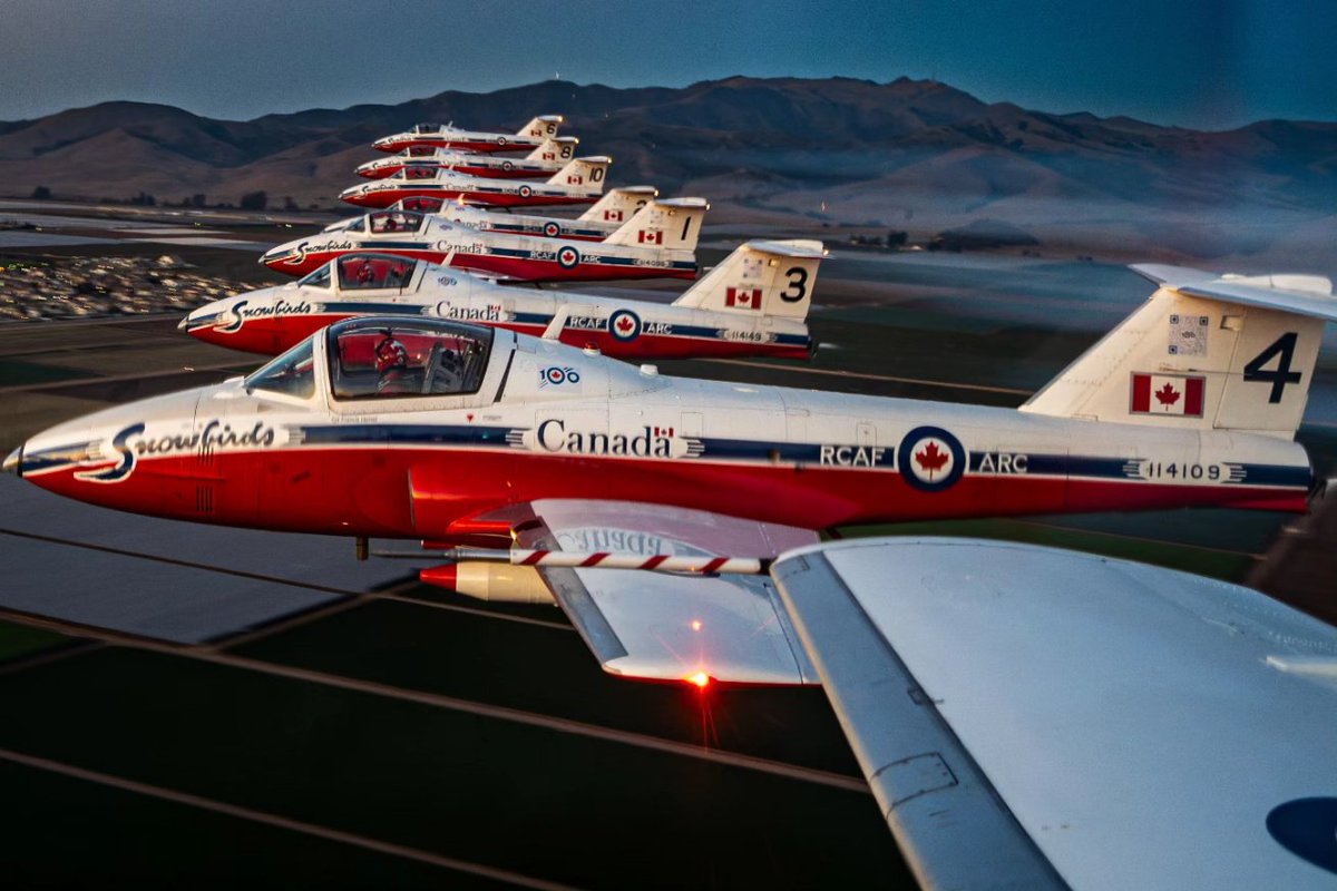 CFSnowbirds's tweet photo. Beautiful twilight show yesterday! 🌅
Smoke ON at 1:30 pm for the California International Airshow!! Another hot day today, drink plenty of water! ☀️ 
📷 Capt Gabriel Ferris 
.
#California #sunset #airshow #rcaf #Canada https://t.co/2pGPY84BkC