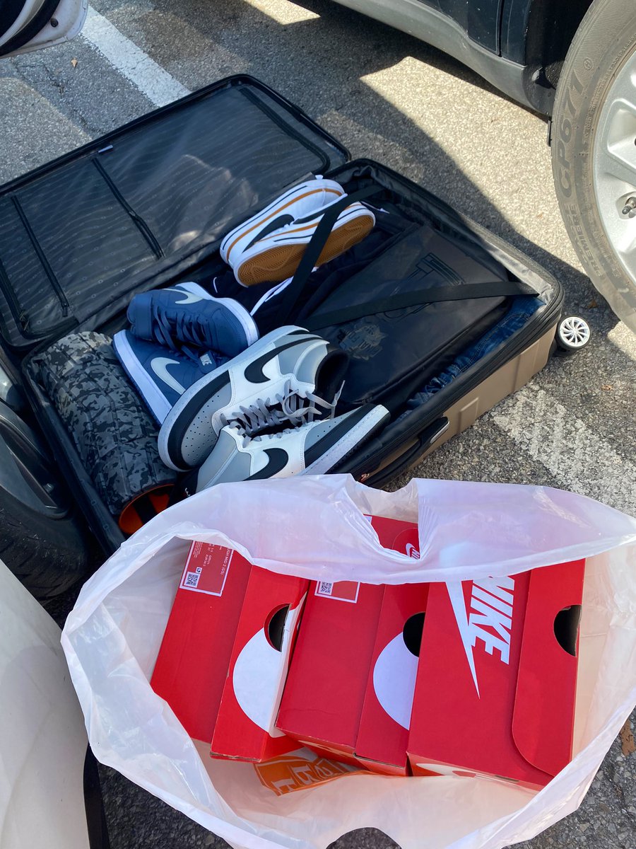 gilbs8402's tweet photo. Impromptu #HeatOnTheFeet purchases for @_WomenLeaders 😅

#WeAreWomenLeaders #WomenLeadersInSports https://t.co/l2KyODnm5g