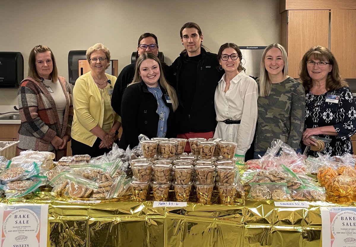 bero_emily's tweet photo. Mad successful bake sale with @MayoAnesRes to raise money to improve global surgical safety with @SaferSurgery. THANK YOU to everyone who donated goods and attended🗣️🍪🩺 https://t.co/CaW3bny3Vm