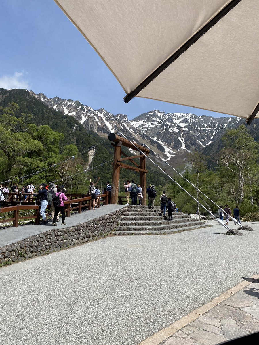 Sim_Cin's tweet photo. สำหรับ Kamikochi แนะนำเลยค่ะควรได้ไปสักครั้งจริงๆ แต่ต้องใช้เวลาหน่อยนะเพราะต้องบินลงโตเกียวหรือนาโกย่าแล้วนั่งรถไฟหรือบัสไปเมืองมัสซึโมโต้ก่อนพัก 1 คืนเช้าค่อนไป Kamikochi แต่เช้าจะได้มีเวลาเต็มที่ แล้วแวะเที่ยวมัสซึโมโต้อีกสักวันถึงจะคุ้มค่าเสียเวลาที่นั่งรถมาไกล https://t.co/F1jhQXq6ck