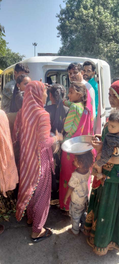 बूंदी पुलिस लाइन में मैस बहिष्कार 
खाना गरीबों को खिलाया
#राज_पुलिस_मेस_बहिष्कार 
<a href="/ashokgehlot51/">Ashok Gehlot</a> <a href="/PoliceRajasthan/">Rajasthan Police</a> 
<a href="/DainikBhaskar/">Dainik Bhaskar</a> <a href="/rpbreakingnews/">Rajasthan Patrika</a> <a href="/1stIndiaNews/">First India News</a> <a href="/8PMnoCM/">राजस्थानी ट्वीट</a> <a href="/_lokeshsharma/">Lokesh Sharma</a> <a href="/aajtak/">AajTak</a> <a href="/jpk_11/">जय प्रकाश कुमावत ,नागरिक सुरक्षा समन्वय समिति</a>