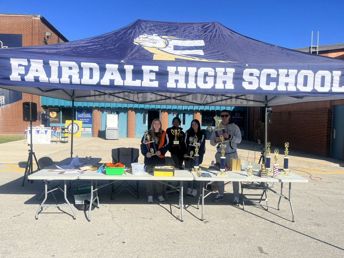 Dawgs_Athletics's tweet photo. 2023 Fairdale Fair @FHS__LadyBBB Car Show! https://t.co/QVOvcjSDJl