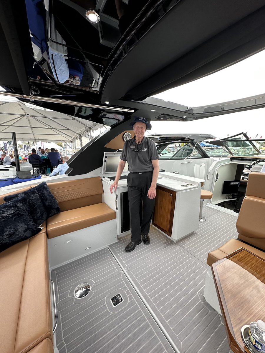 CruisersYachts's tweet image. There’s still time to visit one of the East Coast’s most storied Boat Shows. Join MarineMax Maryland at the Annapolis PowerBoat Show 2023 for a tour of our 38 and 34 GLS models. Check out the new Havana interior on the 38 GLS! #marinemax #BoatShow2023 #AnnapolisBoatShows