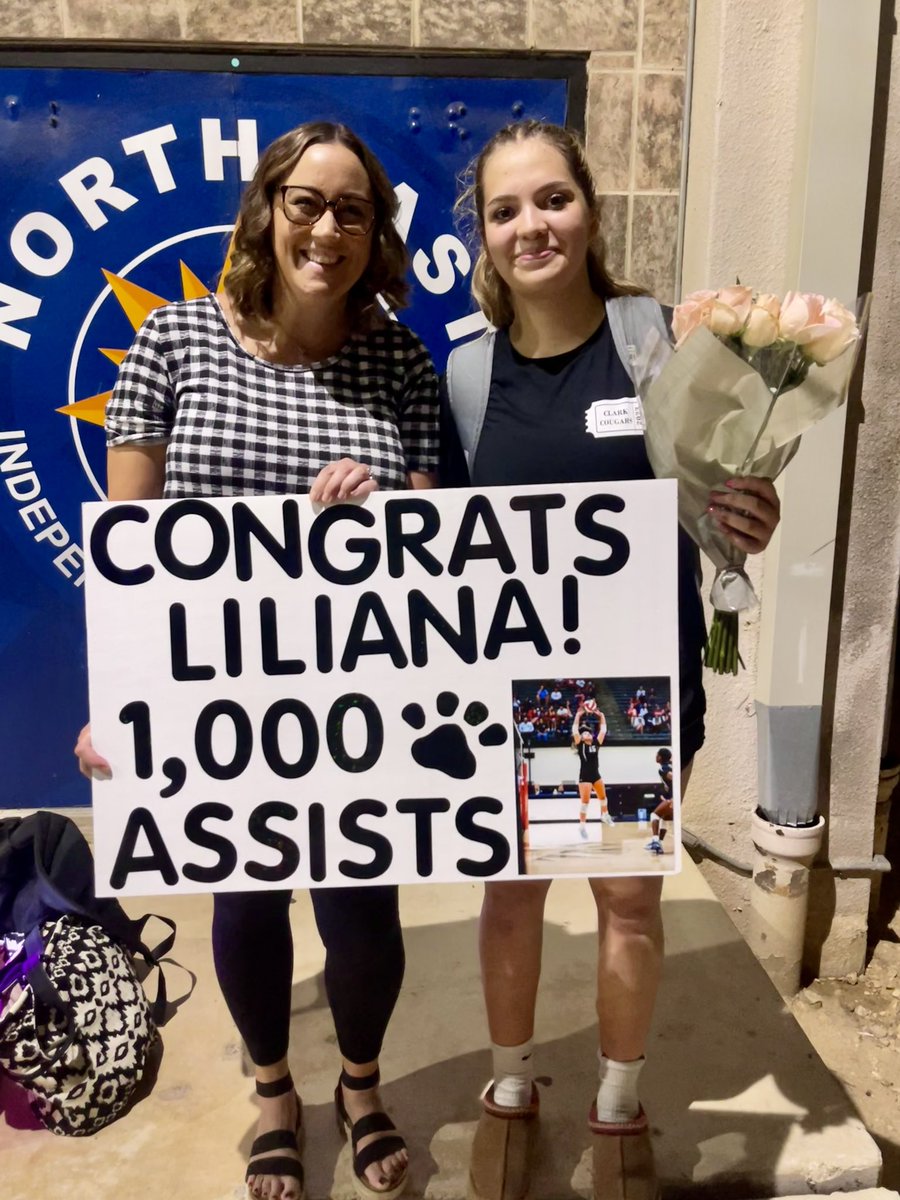 Congratulations to our Junior Setter Lili for reaching 1,000 assists! 🐾🏐👏🏼 We are so proud of you!