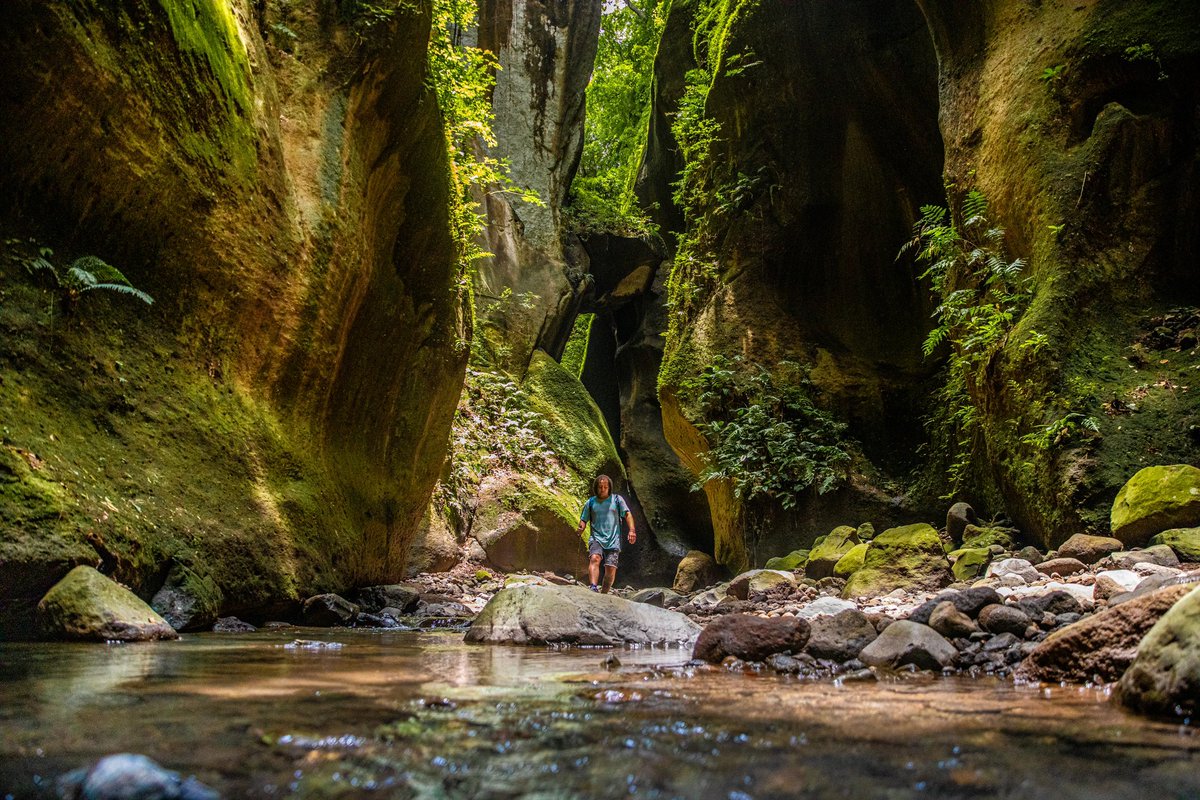 Gobierno_SV's tweet photo. ¿Habías escuchado sobre la Piedra Trabada? 🪨🏞️ Es un bello lugar ubicado en San Antonio Masahuat para que puedas disfrutar una aventura diferente y lejos de la rutina de la ciudad. 🤩  ¡Recomendado para este fin de semana! https://t.co/sXsuRyRt6L