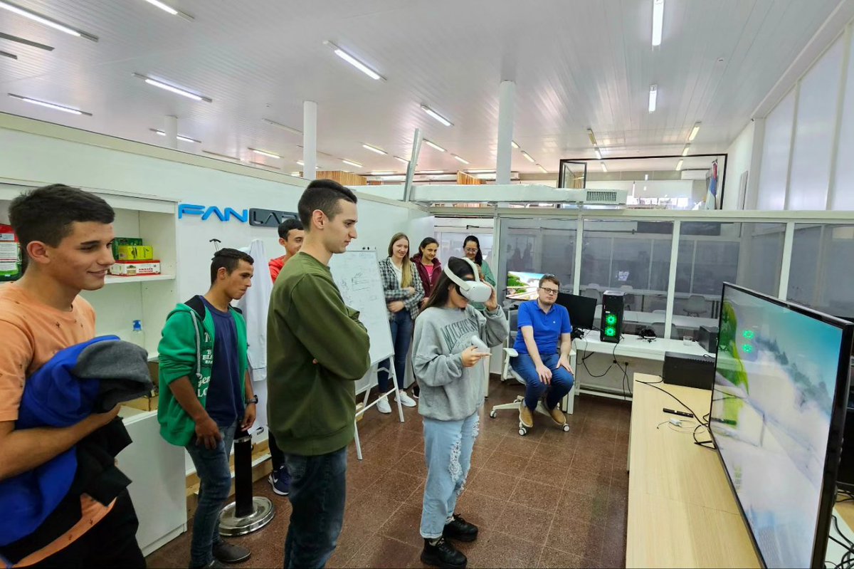 faniotargentina's tweet photo. El pasado Jueves 05/10 en el marco del programa "Yendo" el Fun Tour del conocimiento, impulsado por el Minist. De Desarrollo Social y la Subsecretaría de la Juventud de Misiones, recibimos en la empresa la visita de estudiantes de San José, San Javier y Campo Grande. https://t.co/3vJiJygosu