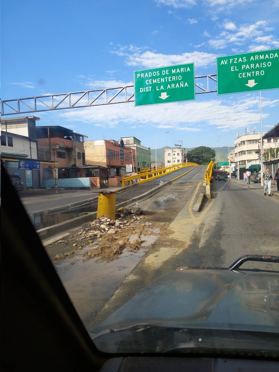nelsonafiuni's tweet photo. @gestionperfecta hoy 7 octubre elevado avda Roosevelt continúa cerrado,  la gente que se joda , no hay nadie trabajando y el caos en la Nueva Granada es inmenso , 3 meses y sigue cerrado @AlcaldiaDCcs @la_patilla @AlbertoRodNews https://t.co/6fEqcBByeW