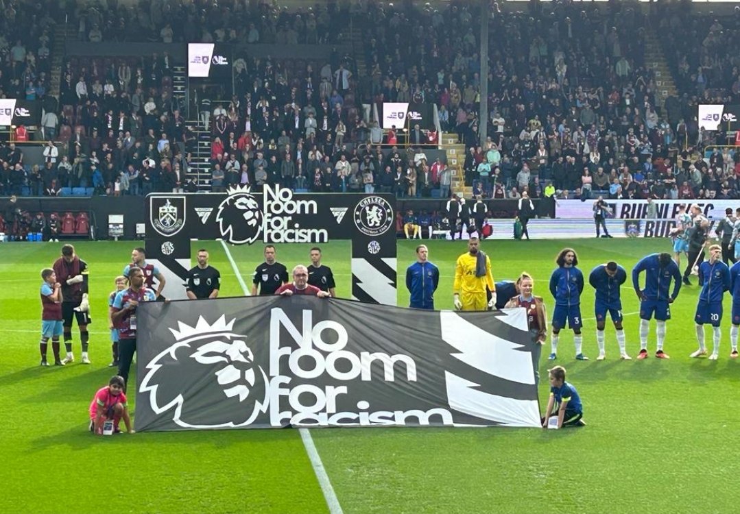 Ilovegingers98's tweet photo. Not the result we wanted today but super proud to walk out onto Turf Moor carrying a very important message.
Football is for every one ❤️
#twitterclarets https://t.co/0GctdUHeNG