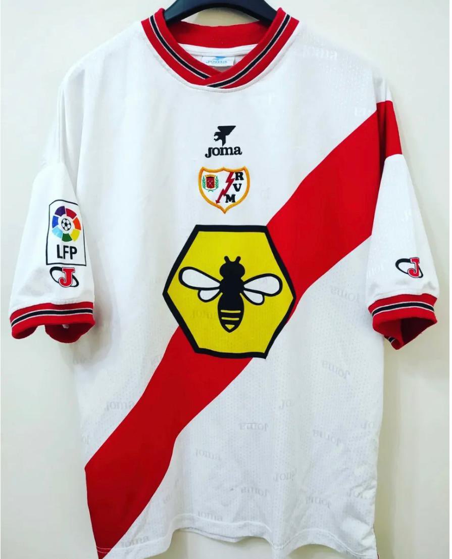alexpj29's tweet photo. Se quiere fabricar una camiseta retro del Rayo de la temporada 99/00⚡️🙌🏾
Necesitamos un pedido mínimo, por lo que si estás interesado, da like a este tweet❤️
A ver si lo conseguimos!!🙏🏾
Cualquier duda, podéis preguntarme por DM📩 https://t.co/PD4BOtvp15