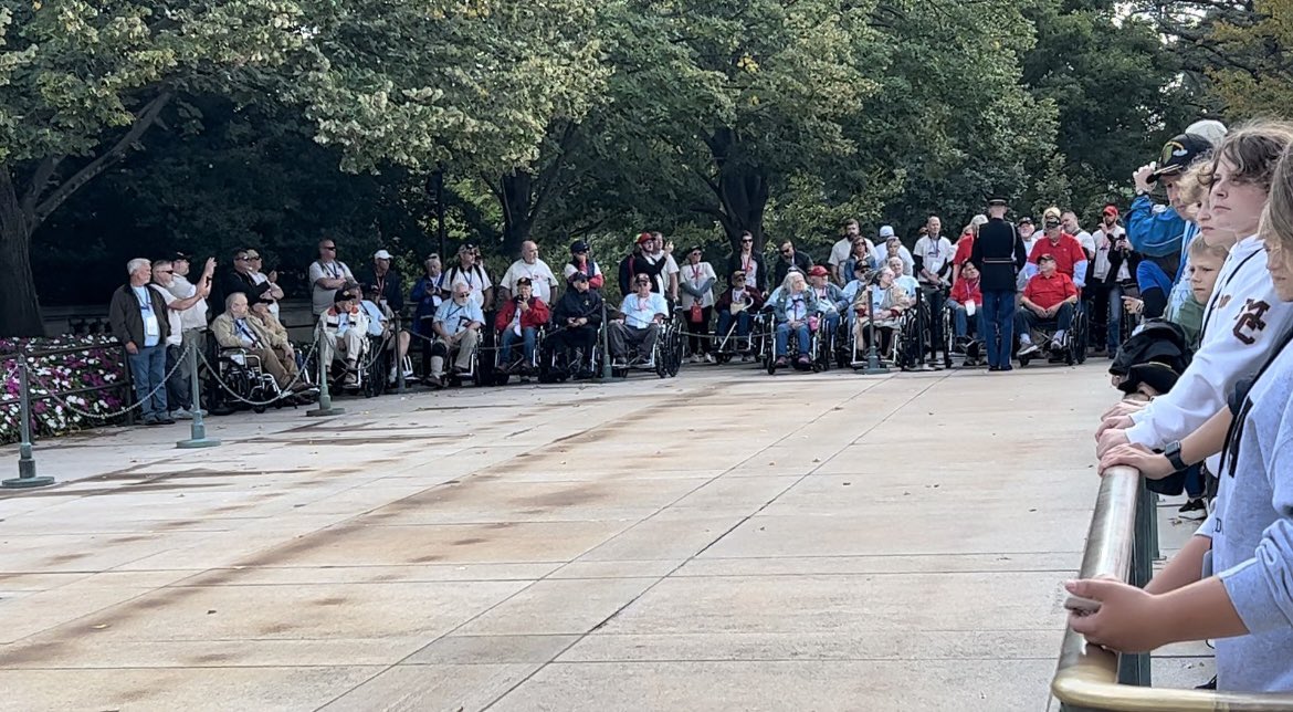 Michele Hallman (@m_hallman_ojh) on Twitter photo Wreath laying at the Tomb of the unknown soldier! Witnessed Honor Flight Kentucky present their wreath! So emotional and amazing!! Than you for your service!! <a href="/OJHEagles/">OJHEagles</a> Wreath laying at the Tomb of the unknown soldier! Witnessed Honor Flight Kentucky present their wreath! So emotional and amazing!! Than you for your service!! <a href="/OJHEagles/">OJHEagles</a>