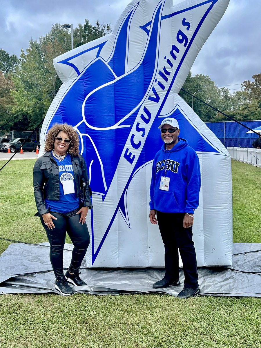 Arkansasgurl37's tweet photo. Current situationβ¦..about to cheer these Vikings to a winπ. #boardlife. #goodmorning @ECSU - Viking Pride!! https://t.co/bCpj5325Hx