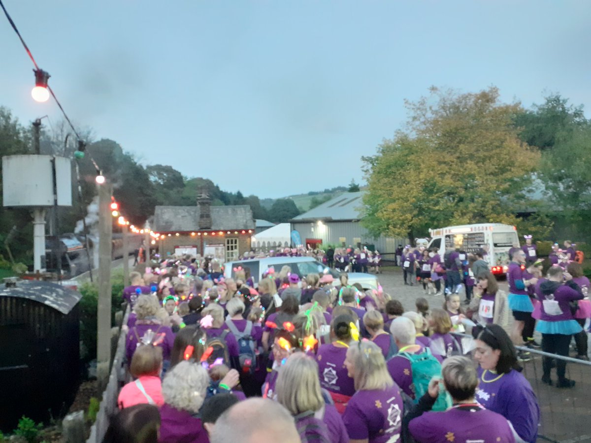 colin_walker68's tweet image. It's all happening at  @WorthValley #kwvr #oxenhope Station. @SRManorlands #starlighthike  Great atmosphere.