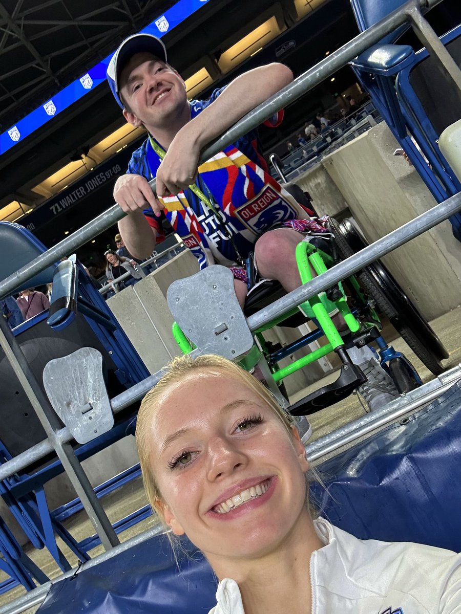 Thanks for stopping by @ChloeRicketts39! Was great to see you! Thank you @KatRabinowitch and @rowland_molly for reaching out and helping to make this happen. Good luck with the rest of the season @WashSpirit! 🖤🙌 @adidas @mktjersey #ReignSupreme #BoldTogether #SpiritRules #NWSL