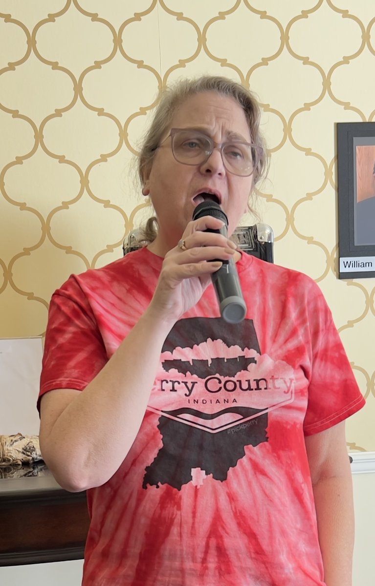 OakwoodHC's tweet photo. Today we are enjoying our weekly Happy Hour with the drink of the week, Candy Corn Cocktail and treats from our culinary team. Karaoke by staff and residents makes for a fun afternoon. https://t.co/D6j1sRMPjp
