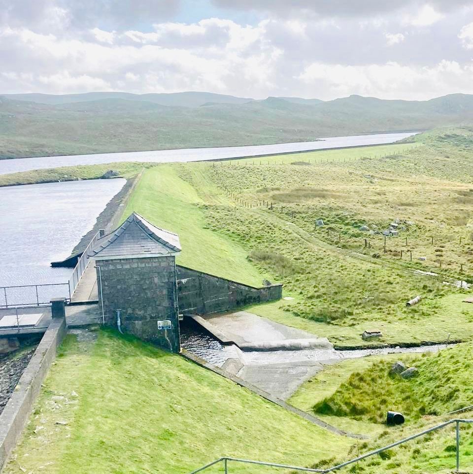 mancoedvm's tweet image. 📢  𝐒𝐀𝐓𝐔𝐑𝐃𝐀𝐘 𝐒𝐇𝐎𝐔𝐓 𝐎𝐔𝐓 to our Grounds Maintenance teams making this dam in Elan Valley look incredible! What a view. ☀️ ⛰️ 

#dams #elanvalley #elanvalleydam #dammaintenance #groundsmaintenance