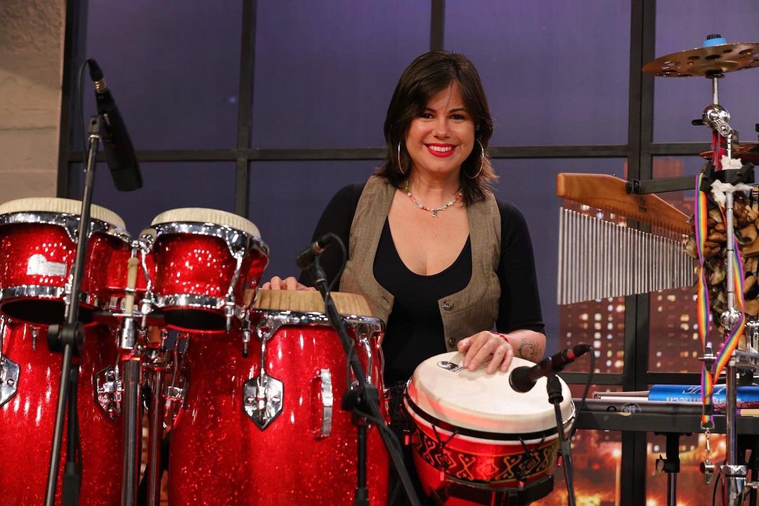 tocaperc's tweet photo. Wonderful shot of Toca artist @lakatifernandes with a wonderful Toca Custom Deluxe Series Setup!
#tocapercussion #somosfamilia #jusyplay #drumsforeveryone #customdeluxe #tocasetup https://t.co/ZiBD6GoKbH