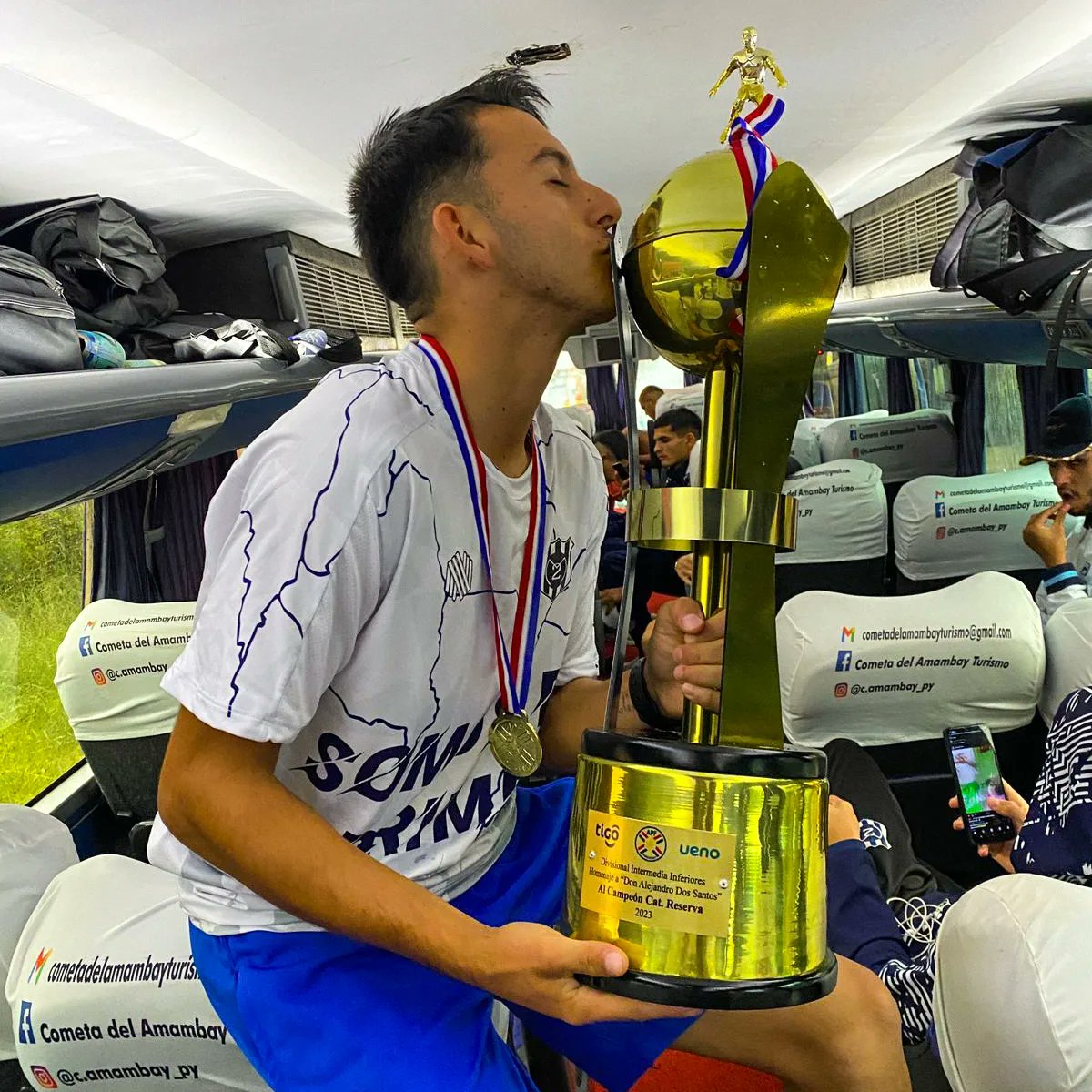 Club2deMayo's tweet photo. 🐔⚽

#CatReserva 
¡La Copa rumbo a Pedro Juan Caballero! 🏆🥇

#VamosGallo https://t.co/h1ekqwlqg9