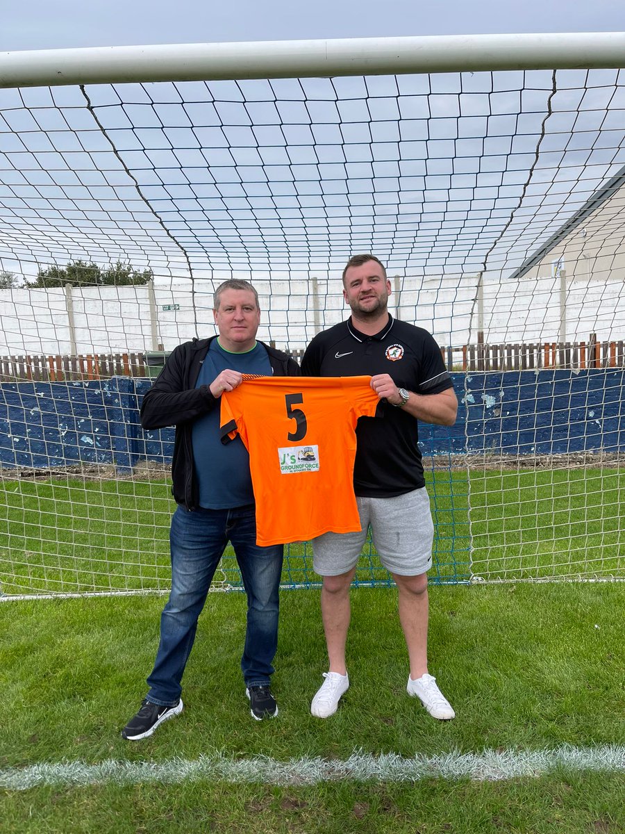 ElmsallFc's tweet photo. Thank you to the Nutter family who have again supported the team &amp; bought our new home kit. Massive thank you to Dean, Joanne, Steve &amp; Amy. 

Forever the Soldiers number 5 🧡
MN5 🧡 https://t.co/H1ICZC6zIp