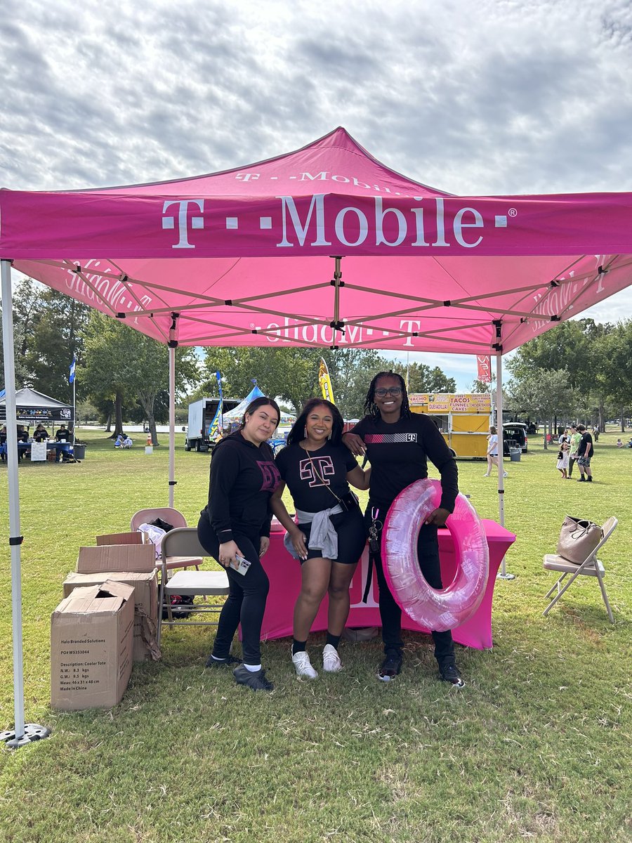 At the Que pasa Fest!!! <a href="/OdieRetail/">Odie A</a> <a href="/TeeTeeRod/">Tyler R.</a> @A_lavishly