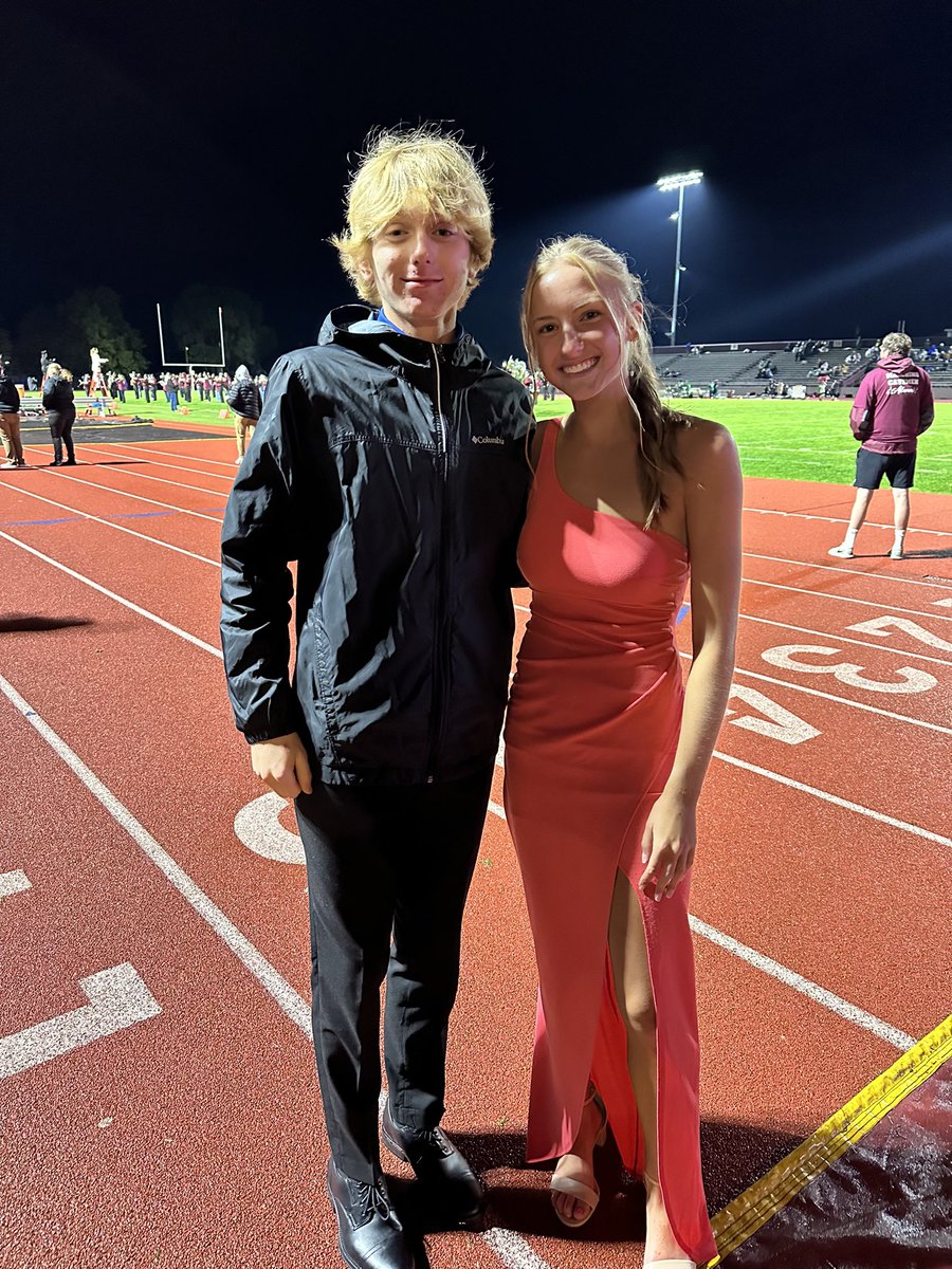 CavemenXC's tweet photo. XC reps on the Homecoming Court ❤️⭐️
Junior Ellie Buraczewski 
Freshman Aiden Rogers https://t.co/pb1JLeOZKT