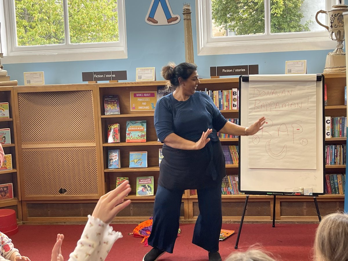 ChristiGabbitas's tweet image. One of my favourite moments captured in Darwen library - @BwDLibraries @zehrahicks & @RappamanDC choreographed by the super talented @SalmasBAcademy 
#LibrariesWeek @ChildrensLFests