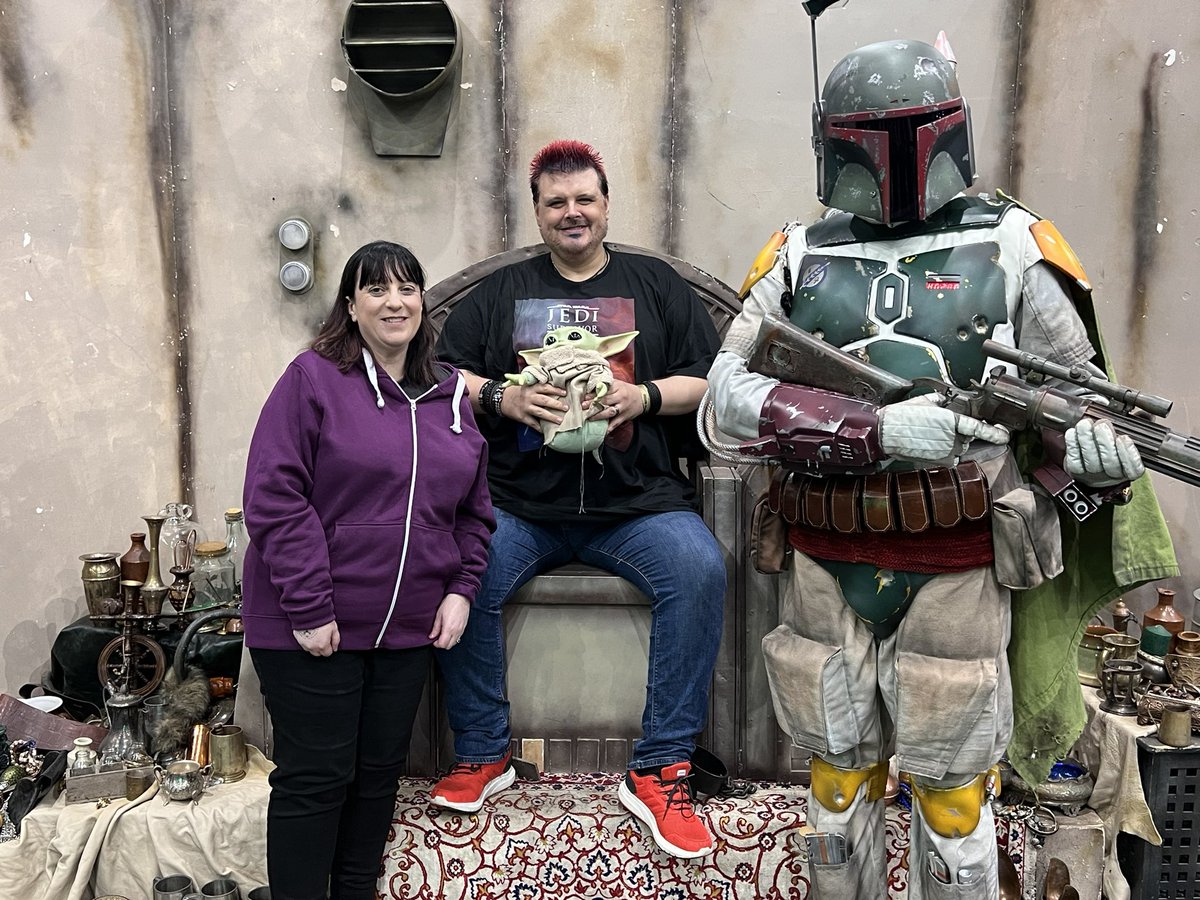GioMarron76's tweet image. At last, the Daimyo of Edinburgh @comconscotland with @kerrfall2 by my side and Boaby, my pet Fett

#Daimyo #cosplay #BobaFett #LifeGoals #RuleWithAnIronArm