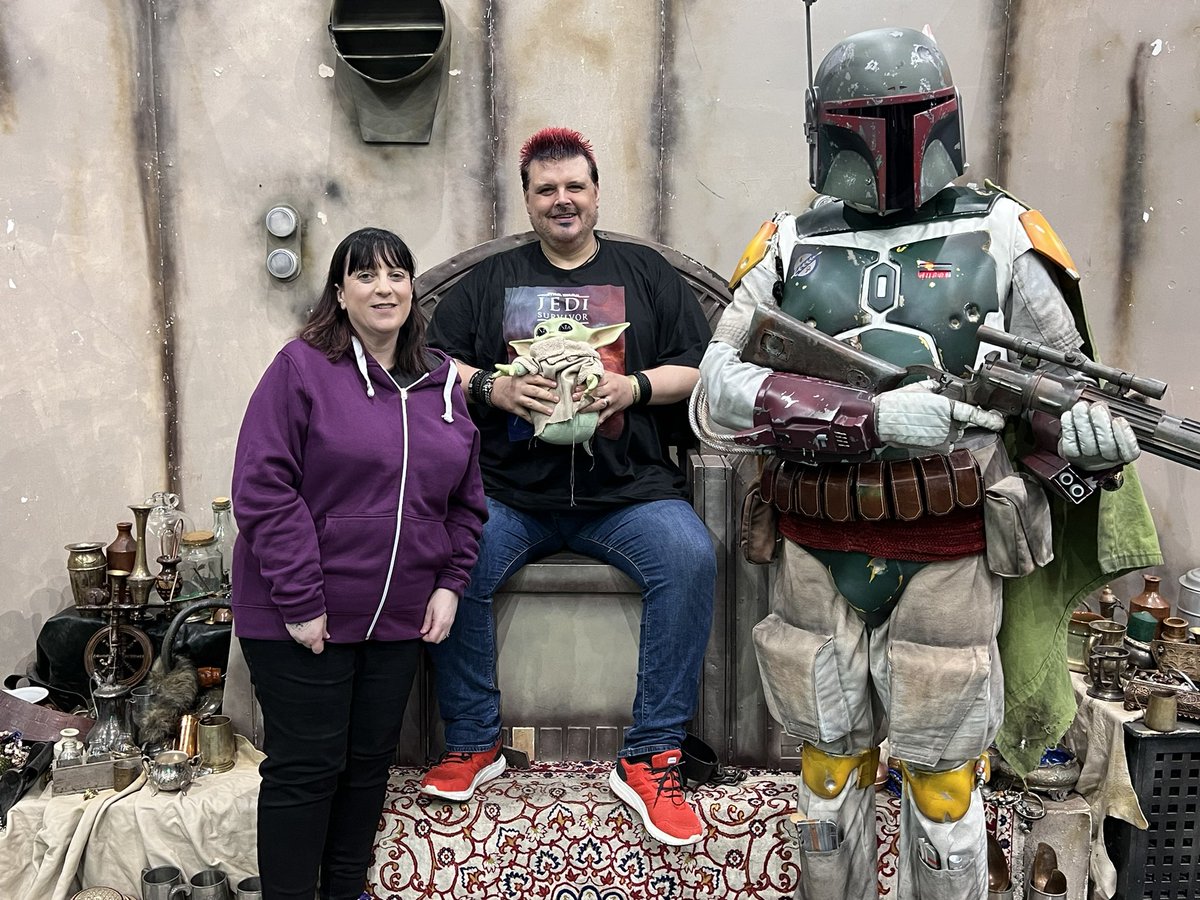 GioMarron76's tweet image. At last, the Daimyo of Edinburgh @comconscotland with @kerrfall2 by my side and Boaby, my pet Fett

#Daimyo #cosplay #BobaFett #LifeGoals #RuleWithAnIronArm