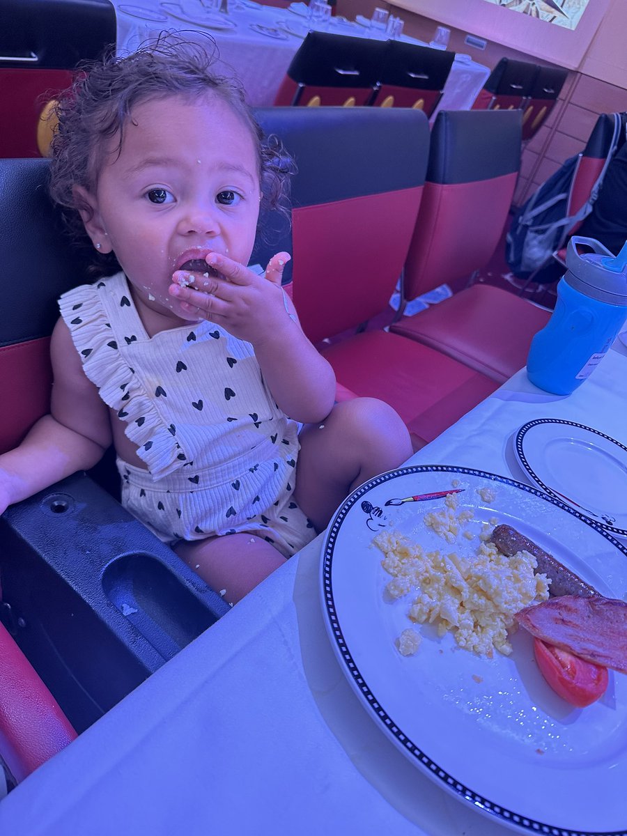 keeeee_sha's tweet photo. The most popular baby on #TheFantasy this week! 😄 @DisneyCruise crew members and guests alike! https://t.co/vx72jwWjvU
