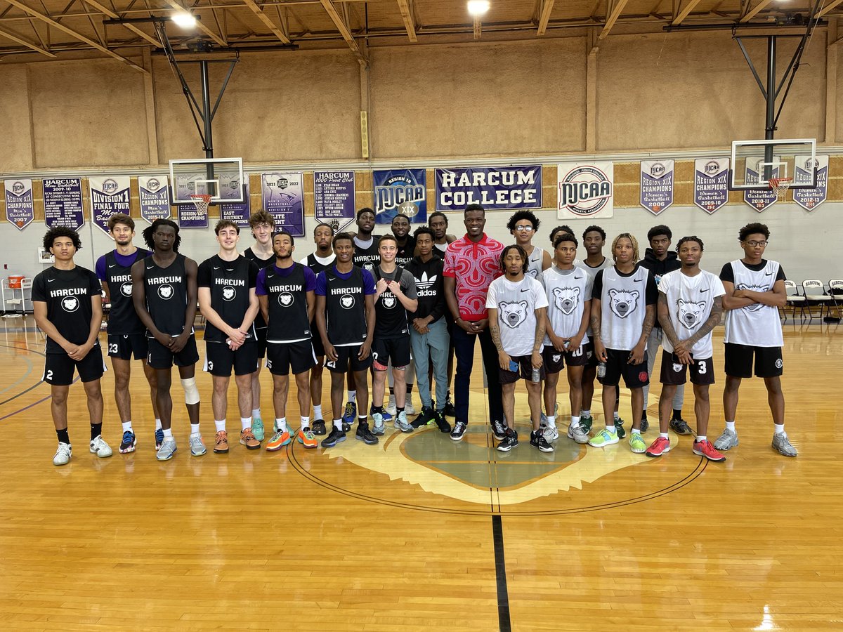 Our <a href="/HarcumMBB/">Harcum College Basketball</a> program had the pleasure of welcoming one of our own, August Okosun ‘07, to our intrasquad scrimmage! Augustine took the time to speak with our teams afterwords to pass along great sporting and life advice! #JUCOPRODUCT #GoBears🐻‍❄️