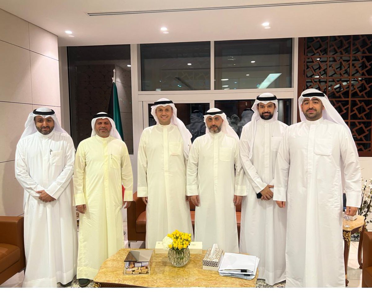 لقاء نقابة الخطوط الكويتية والشركات التابعة لها ،

مع معالي وزير المالية :
فهد عبدالعزيز الجارالله 

لمناقشة أوضاع الناقل الوطني 
والخطوات الاصلاحية التي يقوم بها 
مجلس الادارة والادارة التنفيذية ،
ومناقشة الحقوق العمالية 
ومن أهمها بيع رصيد الإجازات 
و الغاء قانون الخصخصة.