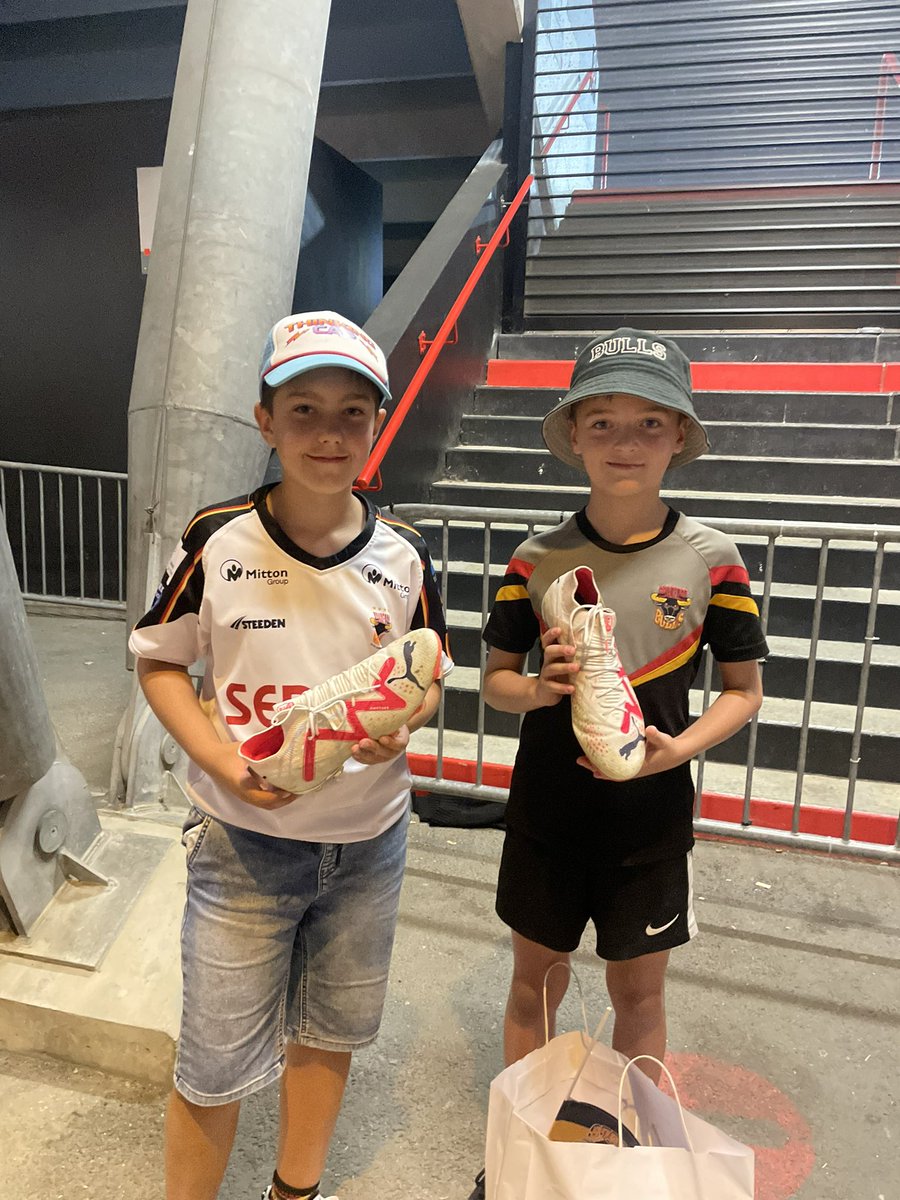 Thank you <a href="/JordanLilley6/">Jordan Lilley</a>  two happy boys tonight ❤️🧡🖤<a href="/OfficialBullsRL/">Bradford Bulls</a>