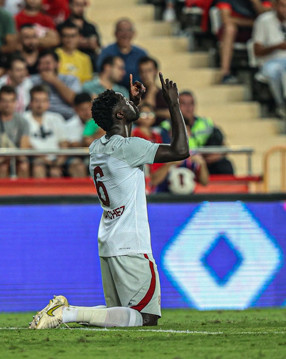 ℹ️ Asıl mevkisi stoper olan yeni transferimiz Davinson Sanchez'in son 2 maç performansı;

⚽ 1 Gol • Antalyaspor
🅰️ 2 Asist • Manchester United 

#DavinsonSanchez