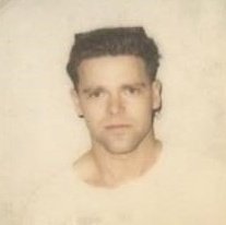 his lack of eyebrows and goldfish stare have charmed me 💗