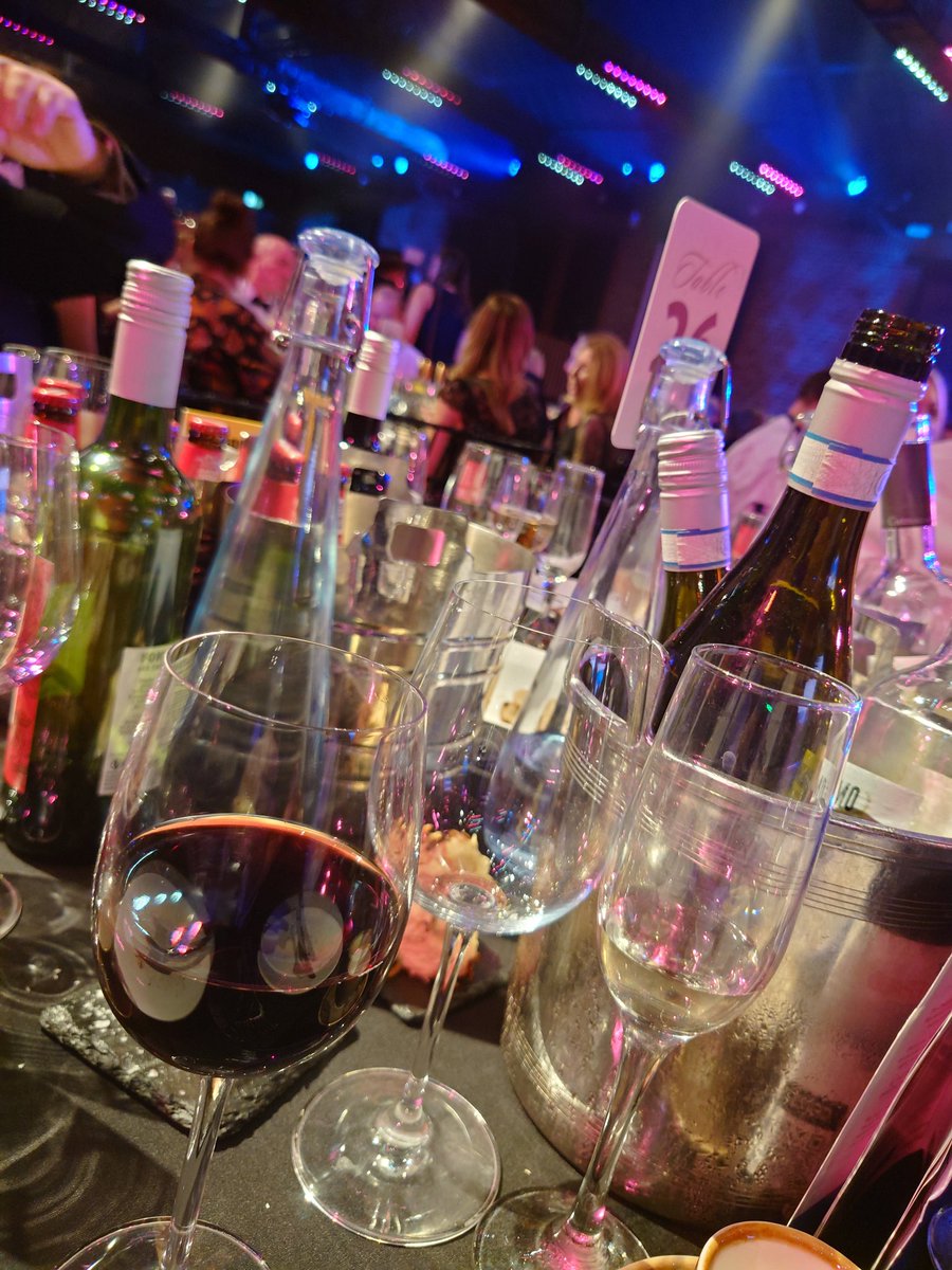 chattoiain's tweet photo. Get the drinks in #table26 #cfawards https://t.co/2JBDzN3xA7