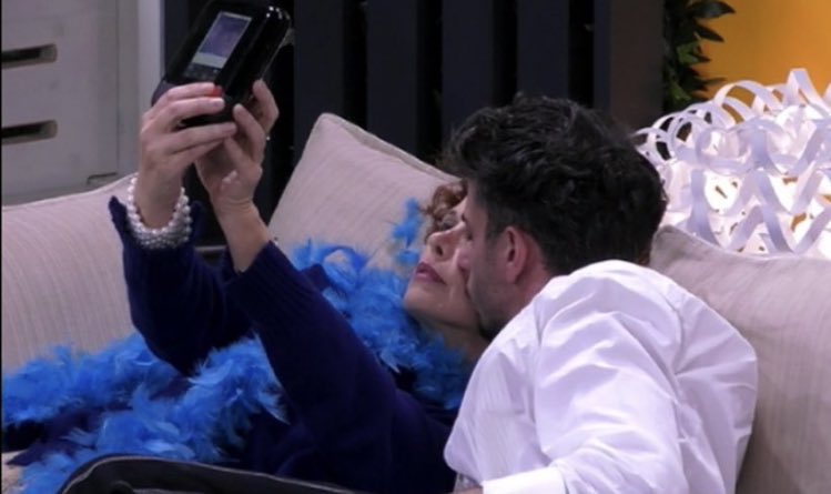 pietrocasonato's tweet photo. FACCIAMO PARTIRE L’HASTAG #Luzzardi
#grandefratello https://t.co/QuEhyDbKUS