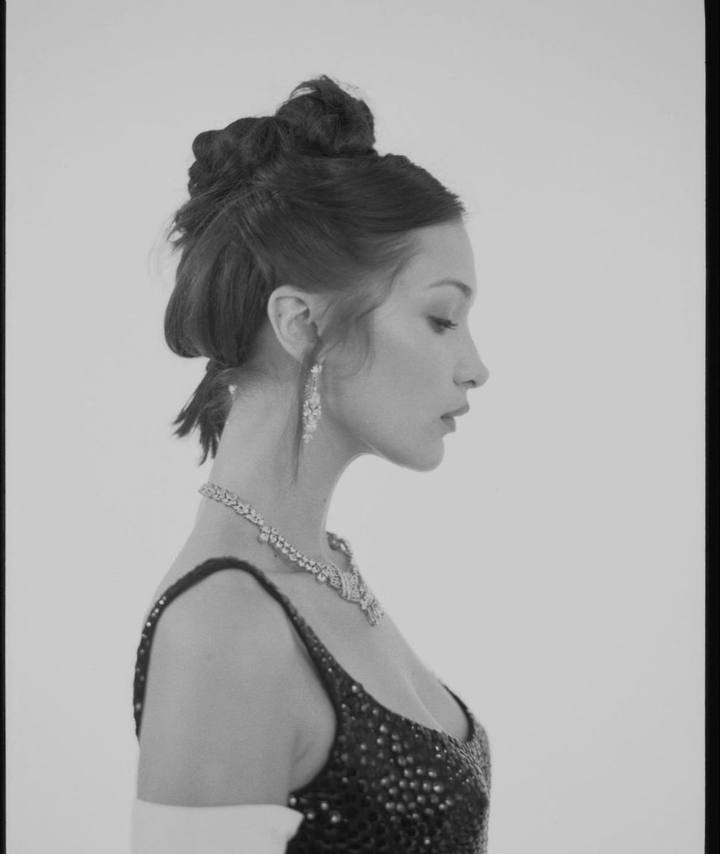 hadidfiles's tweet photo. bella hadid https://t.co/dahgT2hlwk