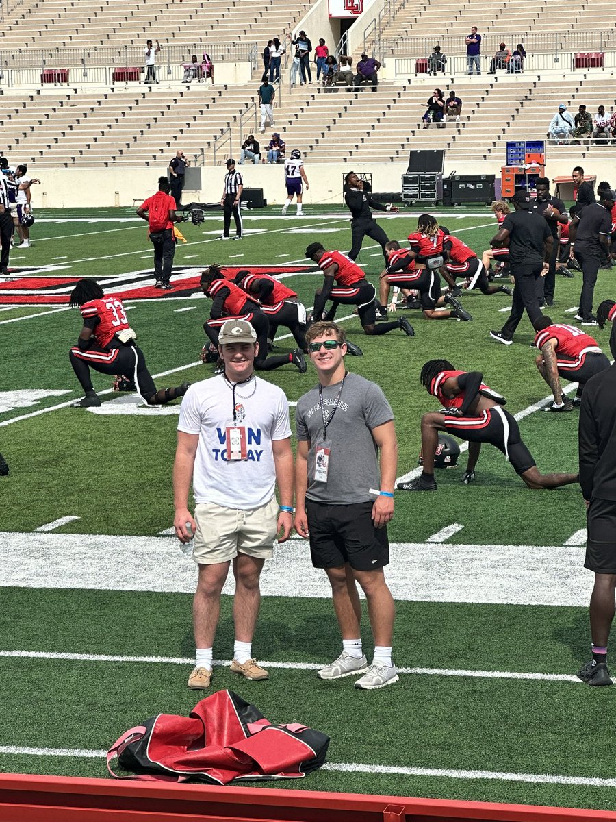 graham_montet's tweet photo. Had fun at the Lamar Univeristy game today. Thanks @CoachDaleen and @LamarFootball1 for the hospitality #boomtownboys
@SLCHSFB https://t.co/zUMPAaAfqA