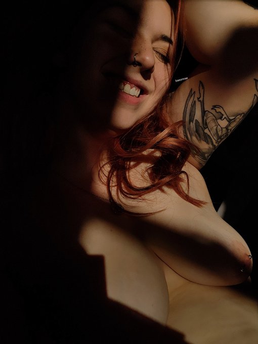 Autumn sunshine on a Saturday is a different kind of happiness... https://t.co/EkSmrq2hDu