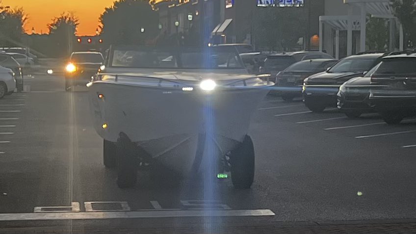 ZPTVofficial's tweet photo. Saw a nice challenger today! Sorry for the bad quality was in a hurry and lens was dirty… 🙄 #dodge #dodgechallenger #landyachtz #funny #joke https://t.co/xB5crAllZp