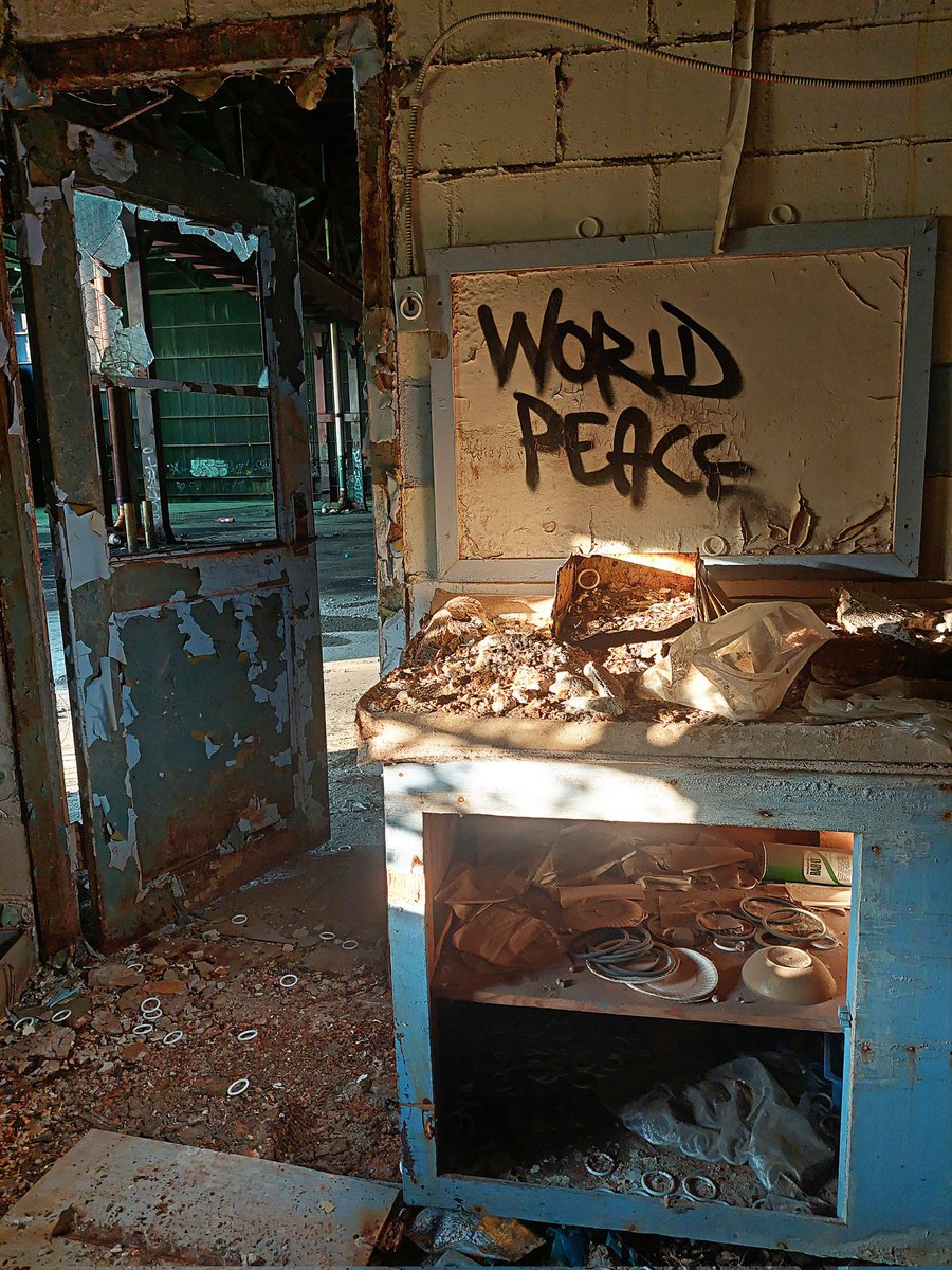 Sharingan_grrl's tweet photo. War what is it good for absolutely nothing
abandoned factory ny #Urbex #graffitiart #worldpeacecrew #superpeace ✌️ #ny https://t.co/jaY6sC33CG