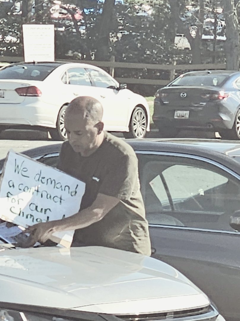 Tefere_Gebre's tweet photo. Today, as part of the @UAW solidarity day, my whole family spent few hours at Koons Ford dealership in Silver Spring, MD informing customers why the membership of the UAW is on strike. #JustTranstion #solidality @greenpeaceusa https://t.co/I7mszYzrFQ