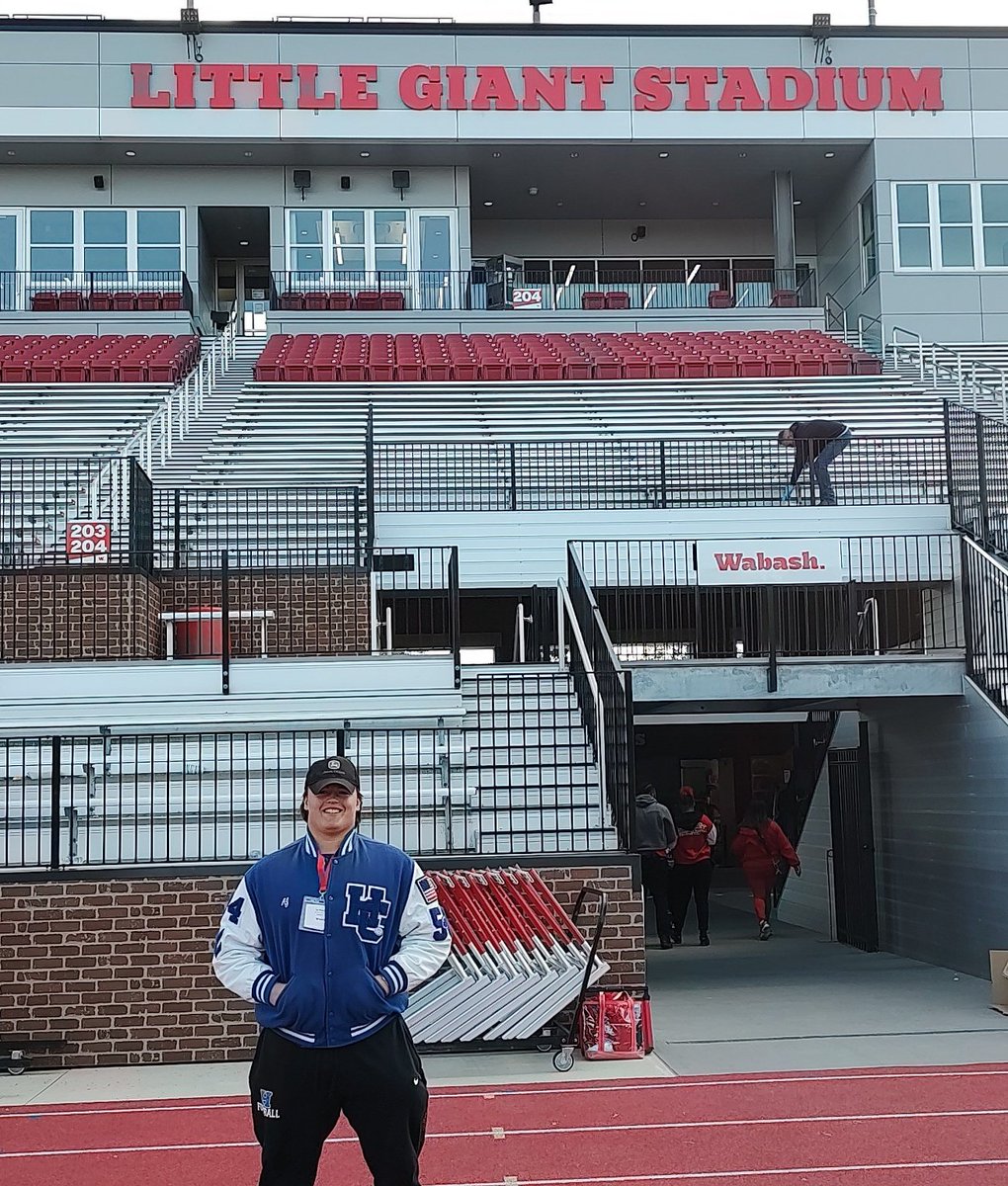 Thanks <a href="/CoachJRiordan/">Joe Riordan</a> for inviting me to a visit <a href="/WabashFB/">Wabash College Football</a>! Amazing atmosphere and had a fantastic time! @Kyle_RayHCS <a href="/HCEaglesFB/">Heritage Christian Football</a>